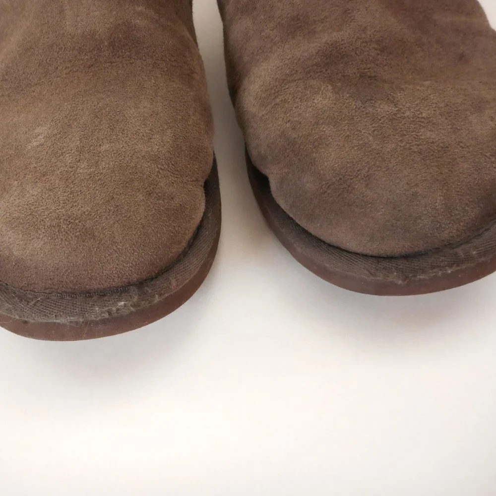 UGG Womens Sz 6 US Bailey Button Sheepskin Boots 5803 Dark Brown